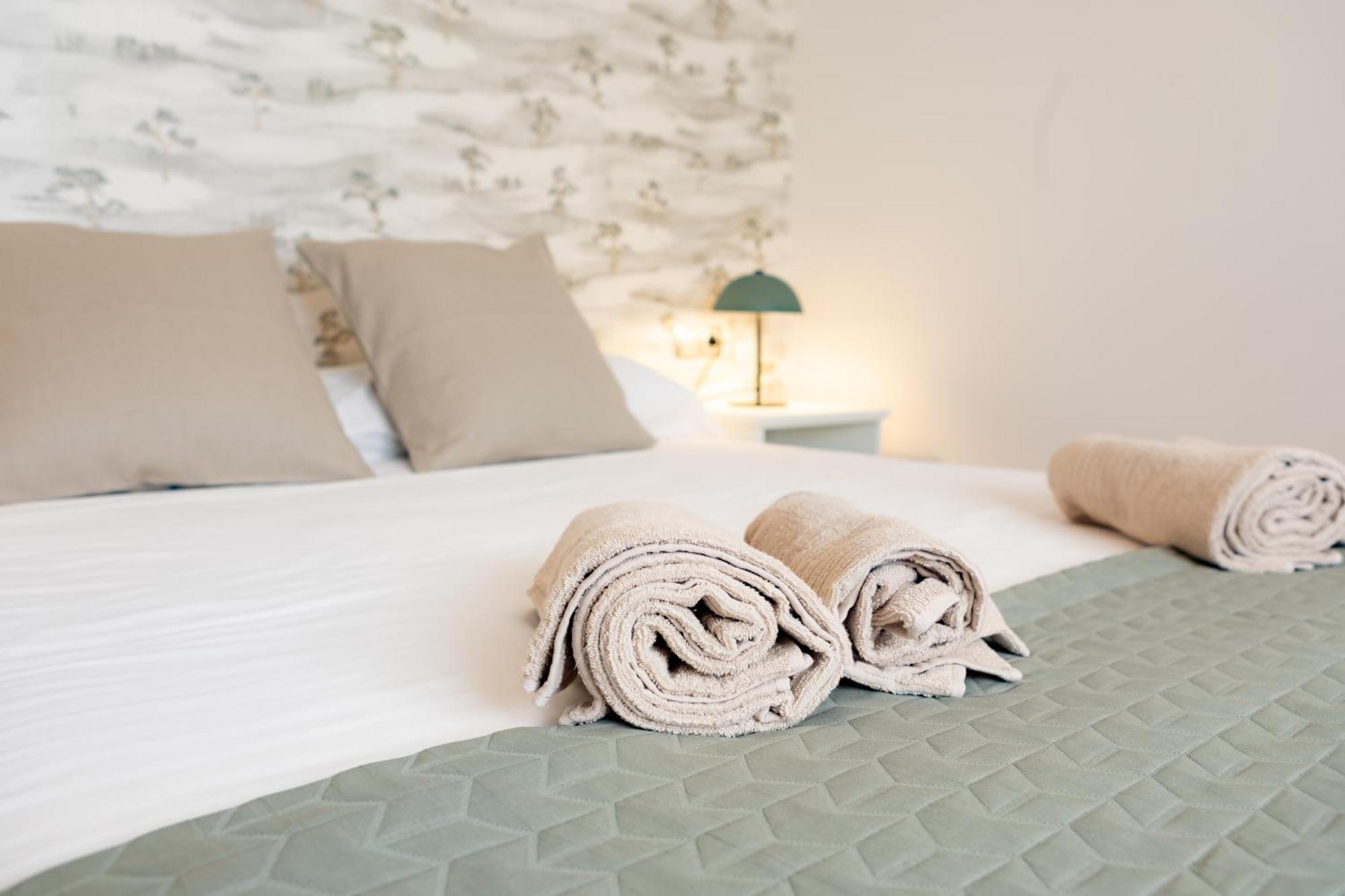 Teatro Suites Malaga City Flat Exterior photo